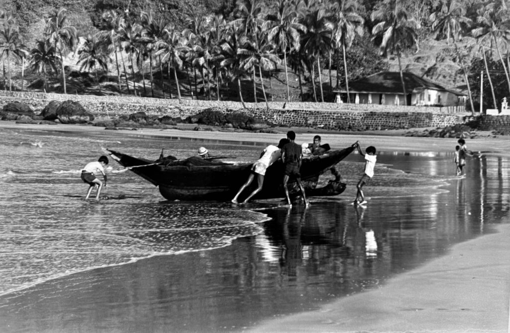 Gwen Elizabeth Bullock • <em>Indonesian Fishing Boys</em> • Silver gelatin • 14″× 11″ • $300.00