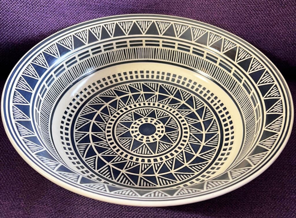 Perri Lopinto&nbsp;• <em>Black and White Sgraffito Serving Bowl—Wheel Thrown</em>&nbsp;• Stoneware clay&nbsp;• 11″×&nbsp;4″&nbsp;• $225.00<a class="purchase" href="https://state-of-the-art-gallery.square.site/product/perri-lopinto-black-and-white-sgraffito-serving-bowl-wheel-thrown/PLCN7KBH5ASLMAEFWM7BYQPE" target="_blank">Buy</a>