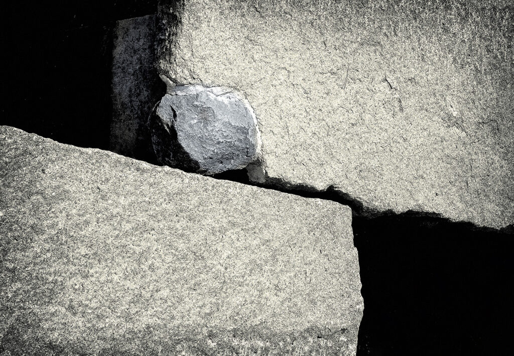 David Watkins&nbsp;• <em>Between a Rock and a Hard Place</em>&nbsp;• Archival pigment print, framed and matted&nbsp;• 20″×&nbsp;16″&nbsp;• $185.00<a class="purchase" href="https://state-of-the-art-gallery.square.site/product/david-watkins-between-a-rock-and-a-hard-place/H6QGYWYCVYBNV3EQPZI4ABER" target="_blank">Buy</a>